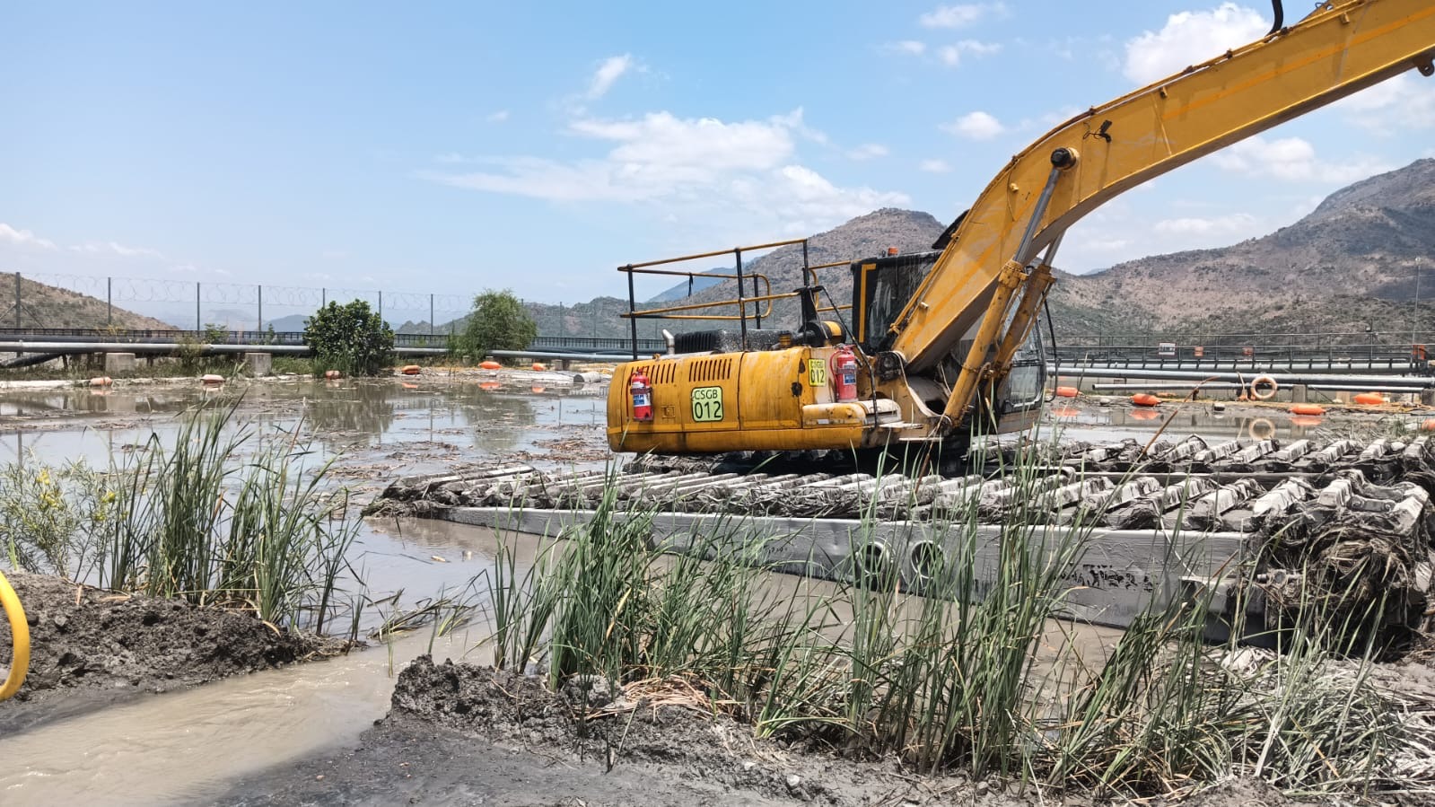 Industrial dam cleaning work